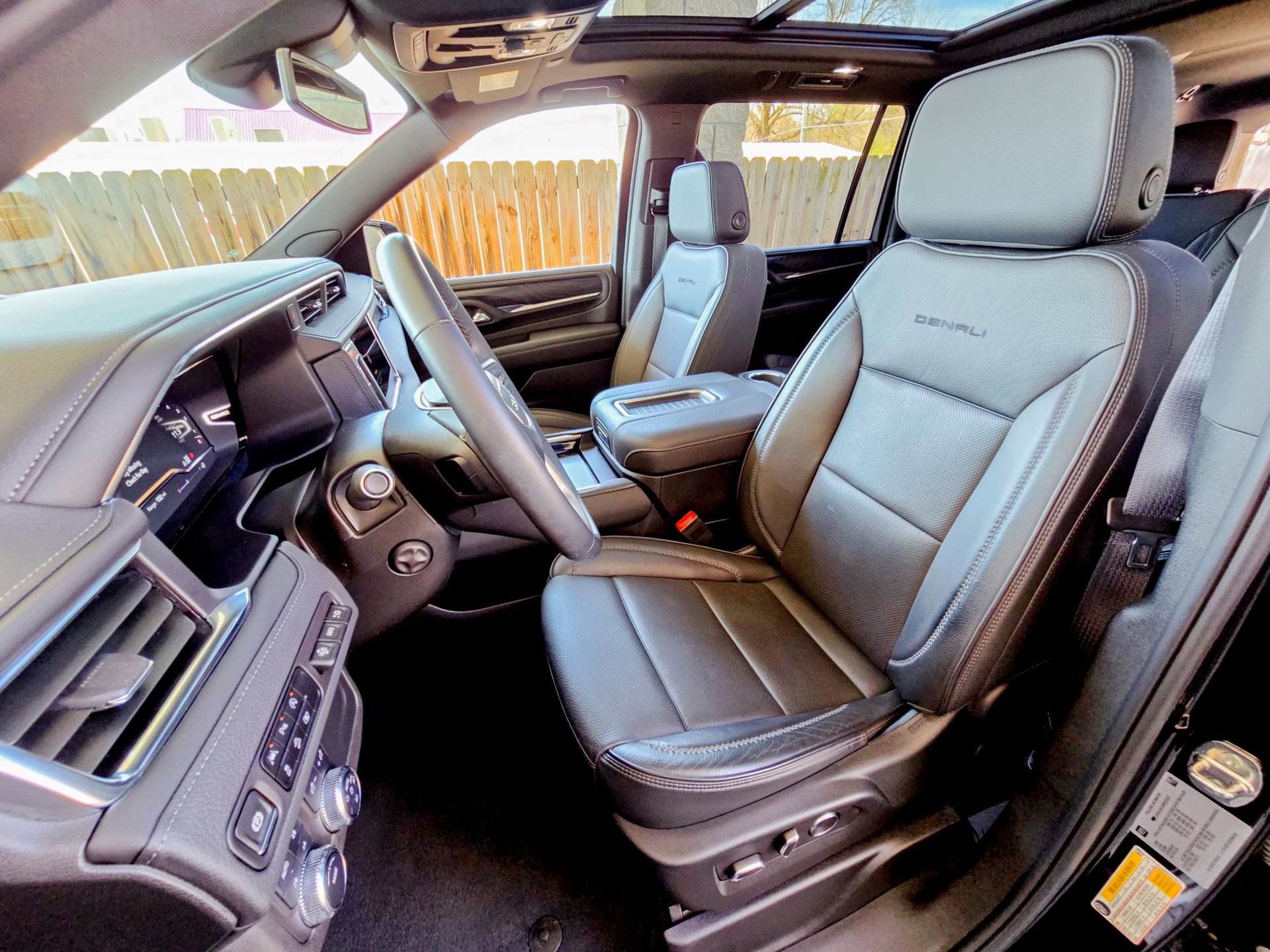 Used 2024 GMC Yukon XL Denali image 25