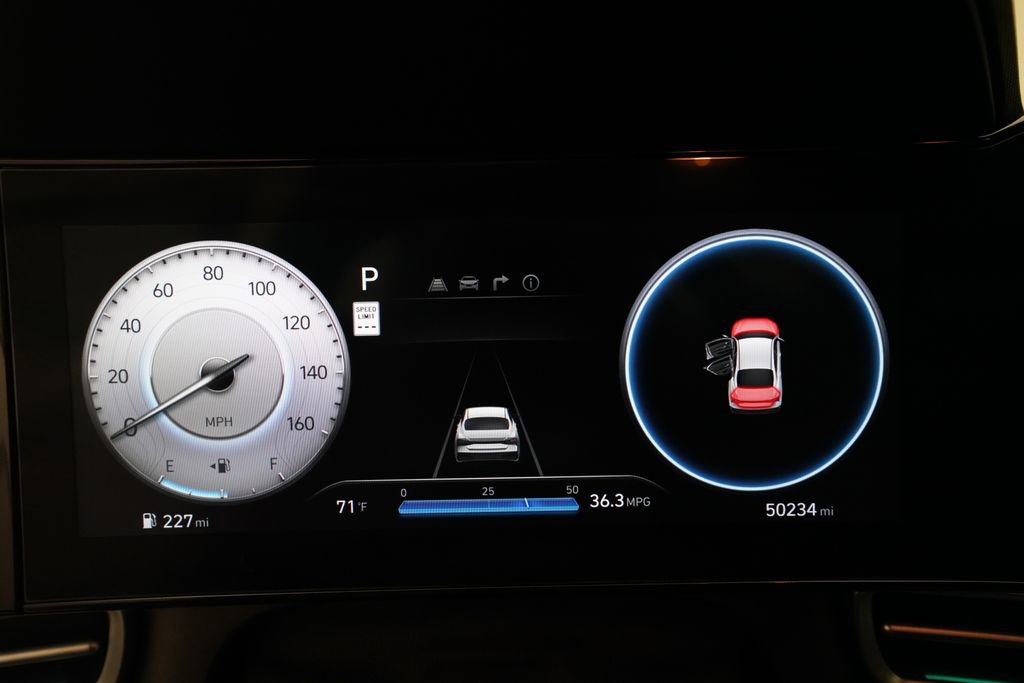 Used 2024 Hyundai Elantra Limited FWD image 2