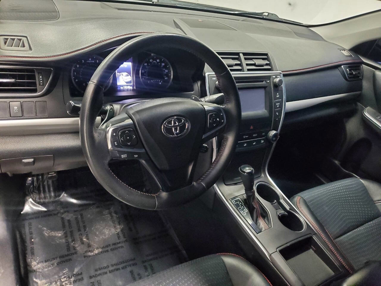 Used 2015 Toyota Camry SE FWD image 8