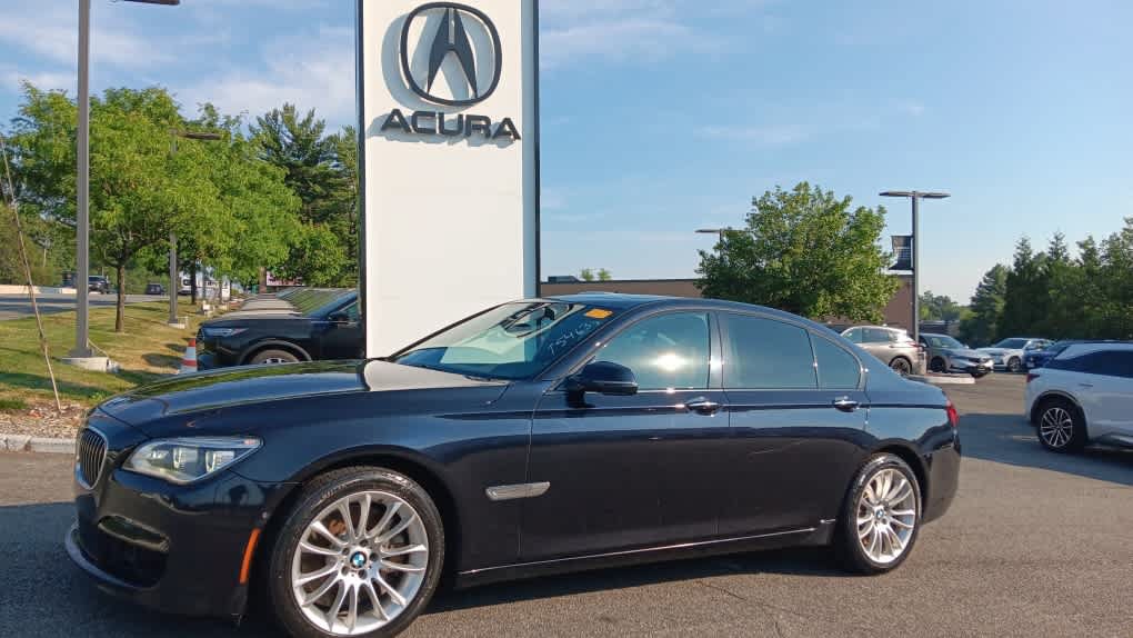Used 2015 BMW 750i xDrive AWD/4WD image 1