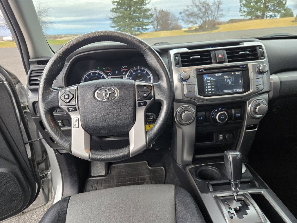Used 2016 Toyota 4Runner SR5 Premium image 12