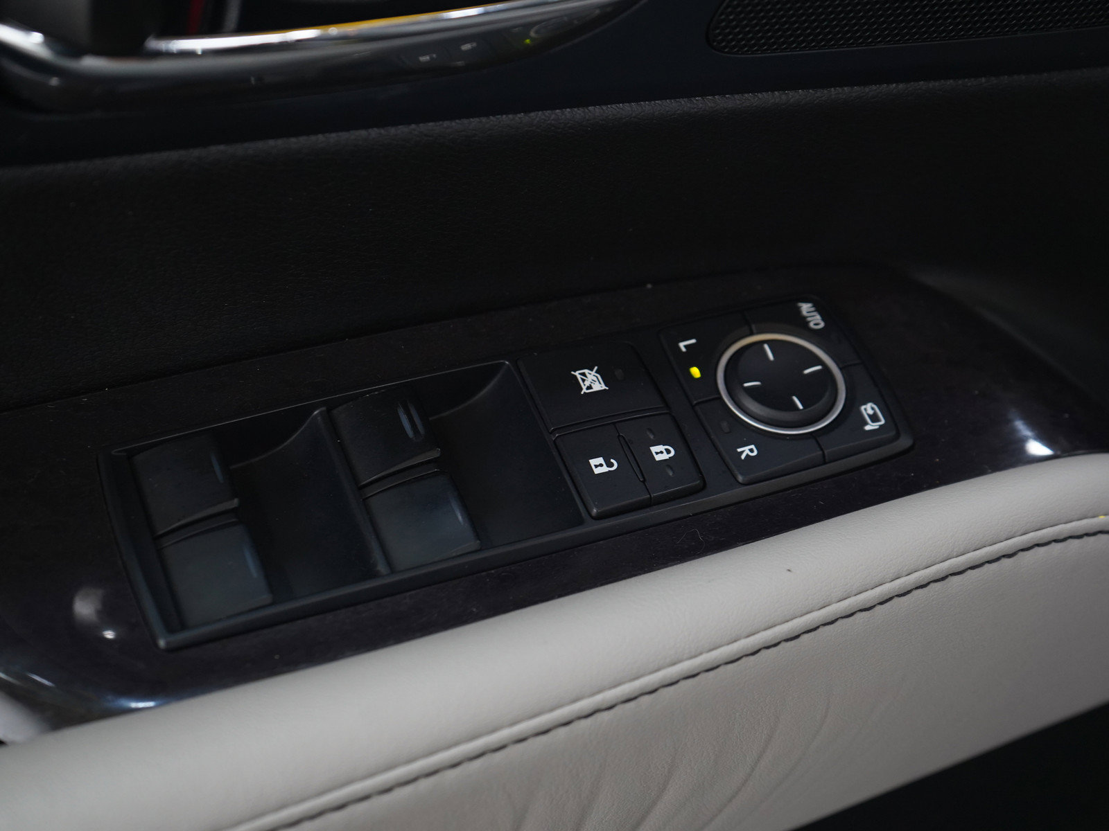 Used 2015 Lexus RX 450h AWD image 23