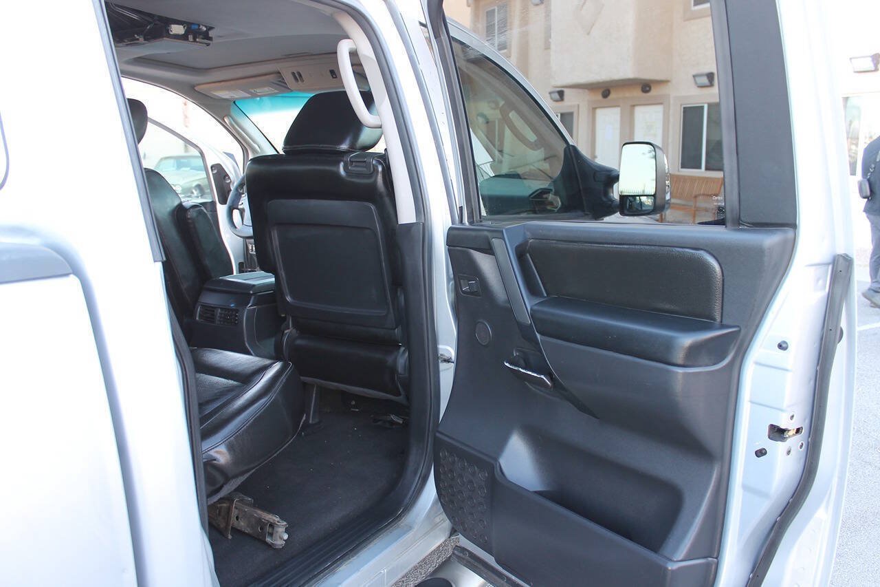 Used 2010 Nissan Titan LE w/ Technology Pkg RWD image 30