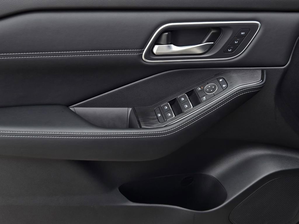 New 2026 Nissan Rogue Platinum w/ Platinum Premium Package image 18