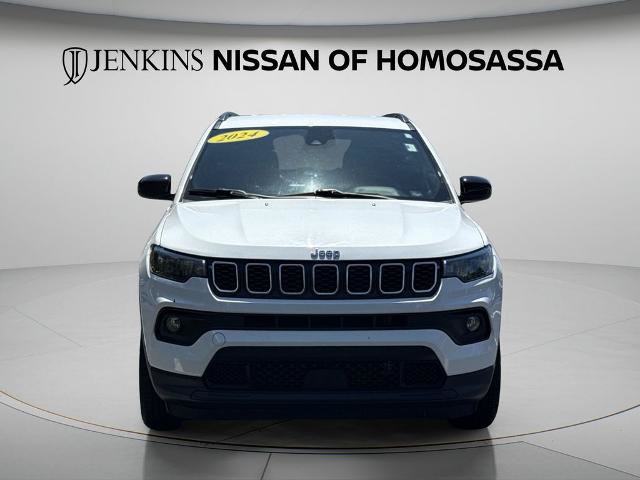 Used 2024 Jeep Compass Latitude AWD/4WD image 3
