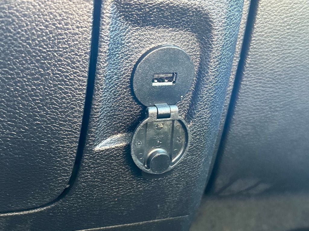 Used 2017 RAM 1500 Laramie AWD/4WD image 26