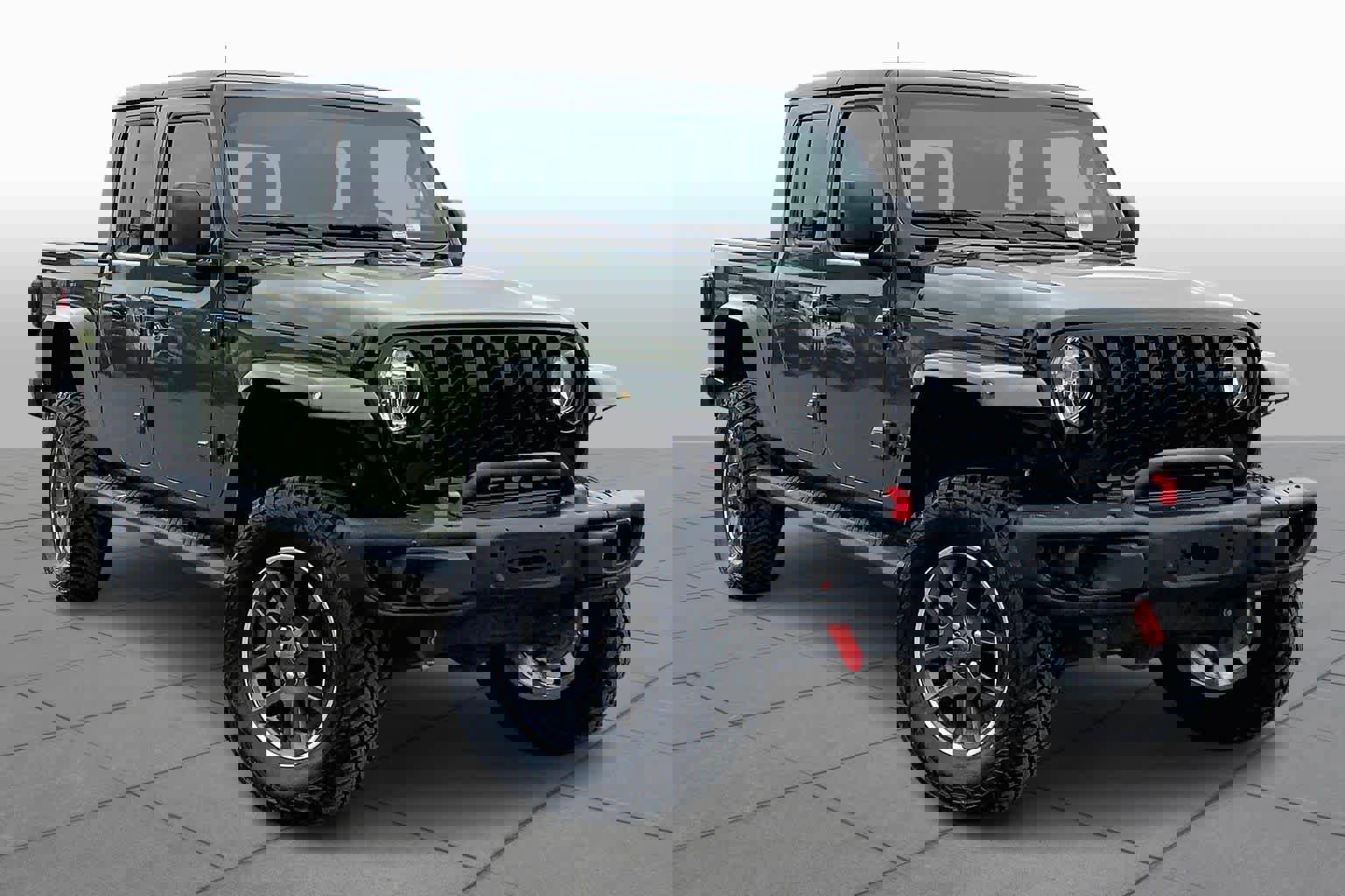 Used 2023 Jeep Gladiator Sport image 3