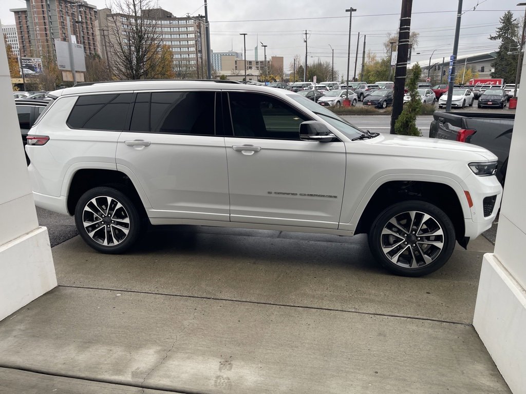 Used 2021 Jeep Grand Cherokee L Overland w/ Advanced Protech Group III image 11