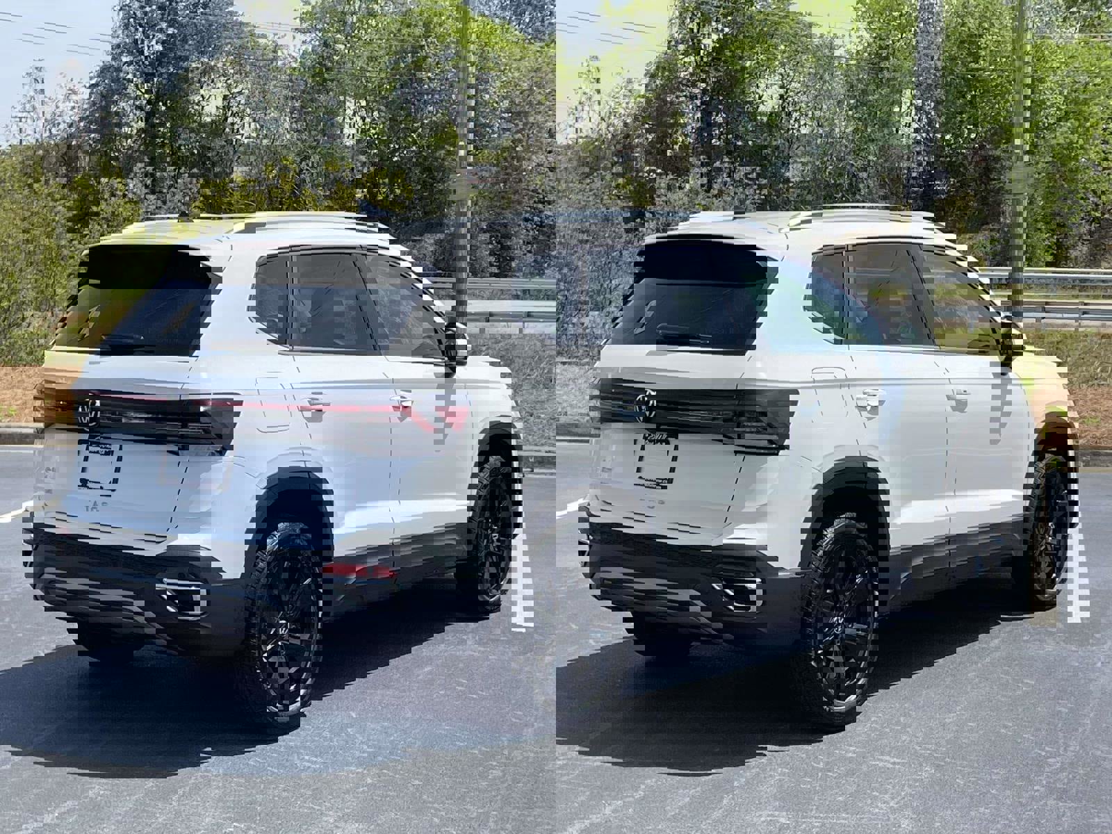 Used 2025 Volkswagen Taos SE w/ Black Wheel Package FWD image 7