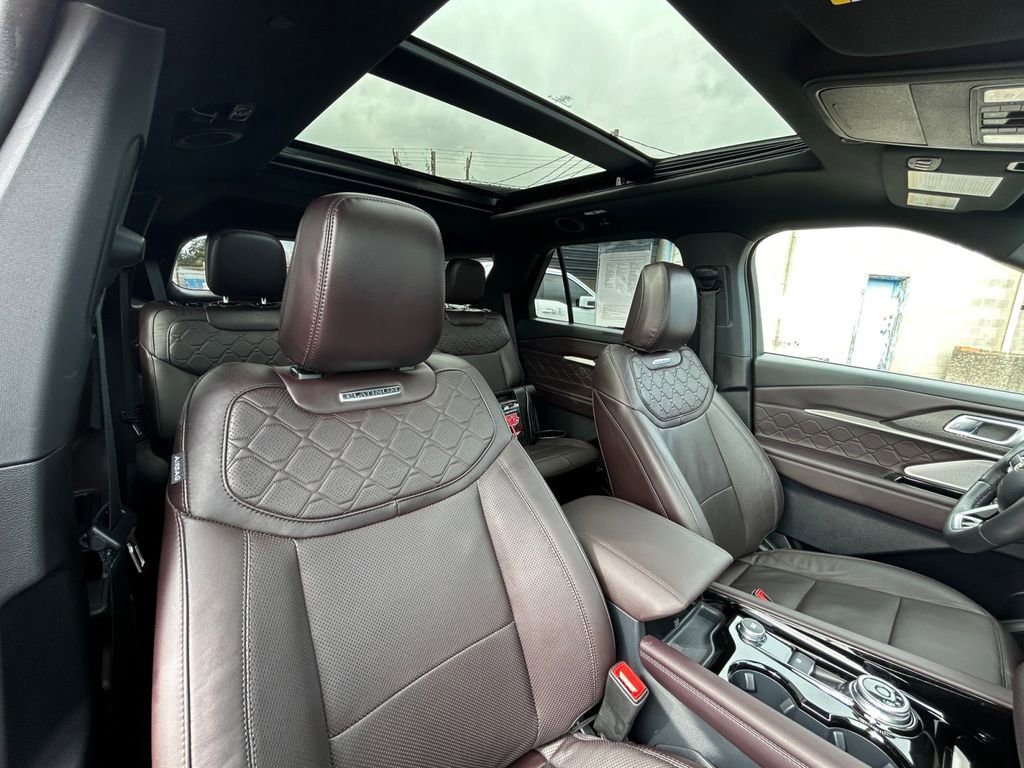 Used 2025 Ford Explorer Platinum w/ LUX Leather Package AWD/4WD image 27