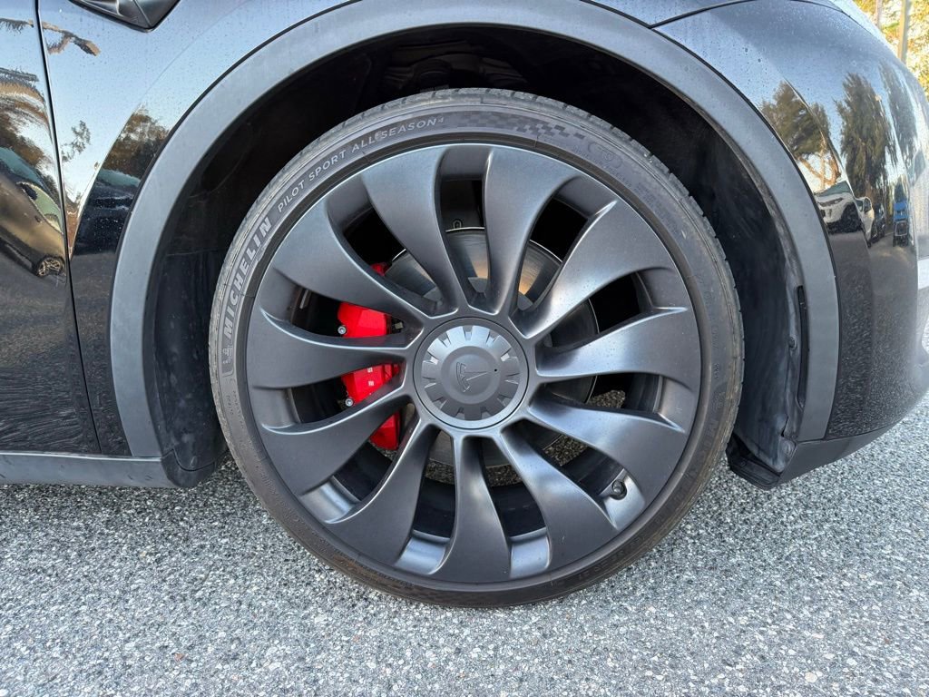 Used 2023 Tesla Model Y Performance image 4