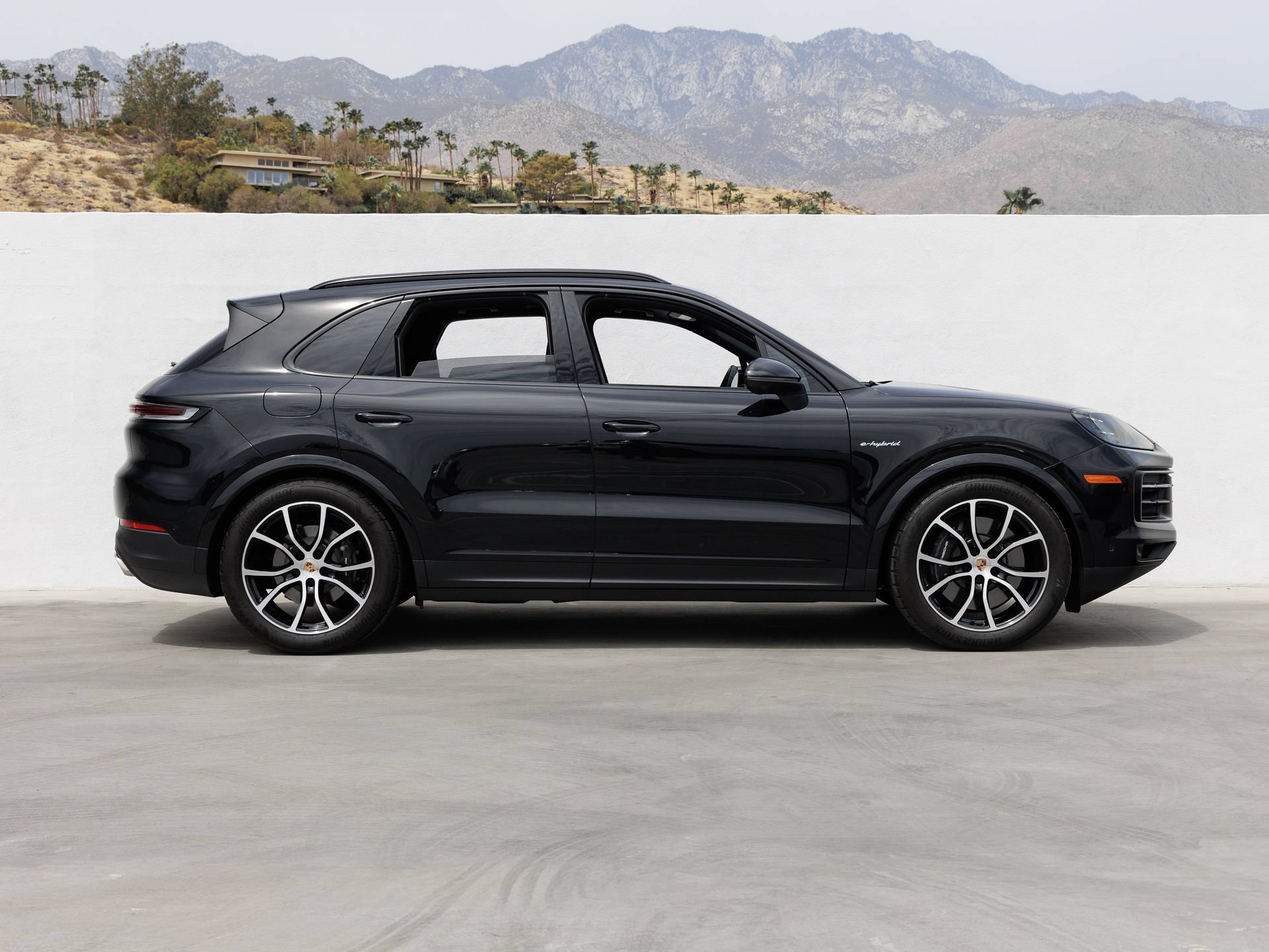 Certified 2025 Porsche Cayenne E-Hybrid AWD/4WD image 8