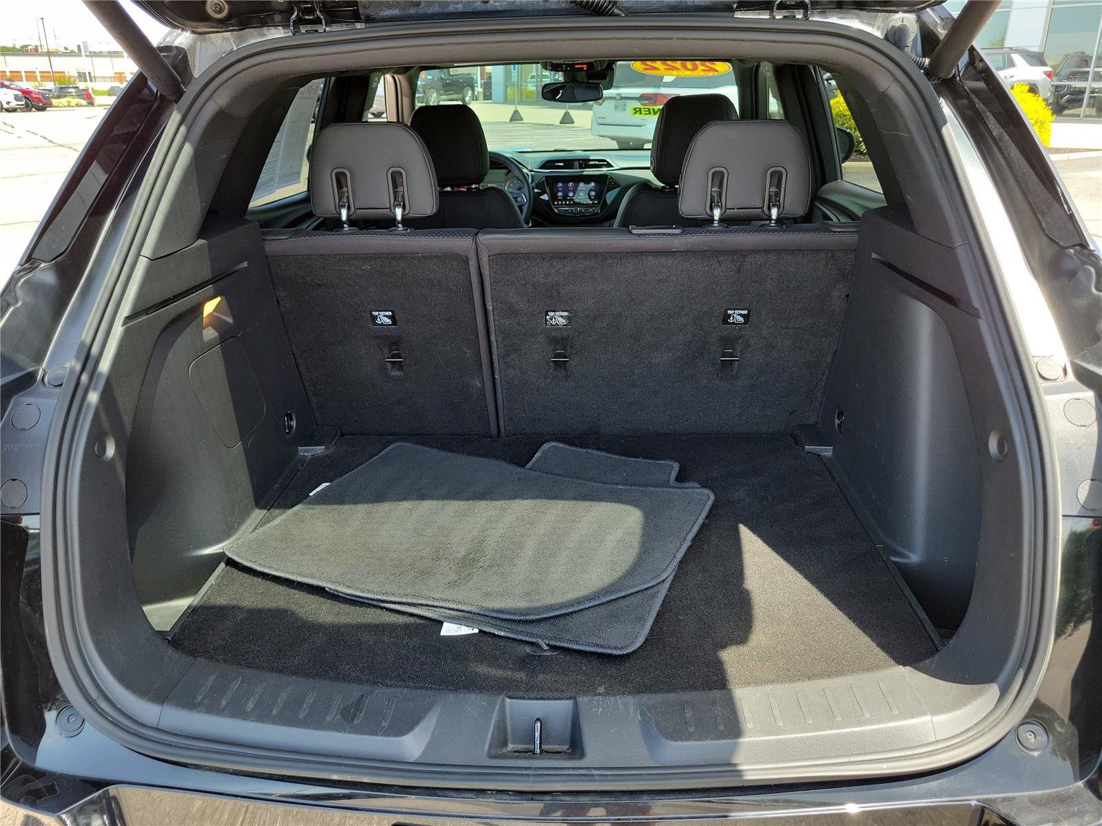 Used 2022 Chevrolet TrailBlazer RS w/ Sun and Liftgate Package FWD image 9
