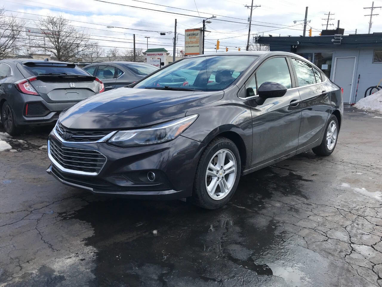 Used 2017 Chevrolet Cruze LT image 4
