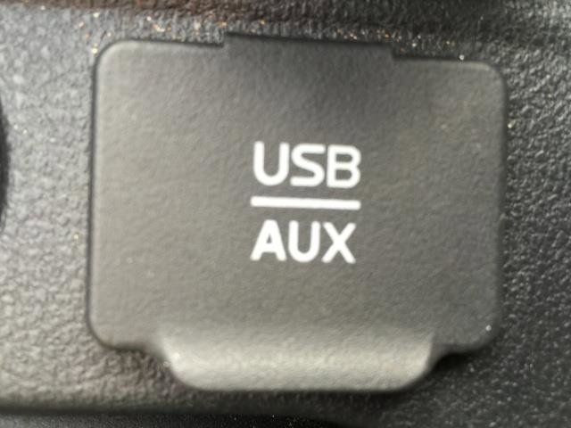 Used 2015 Nissan Versa Note SV FWD image 29