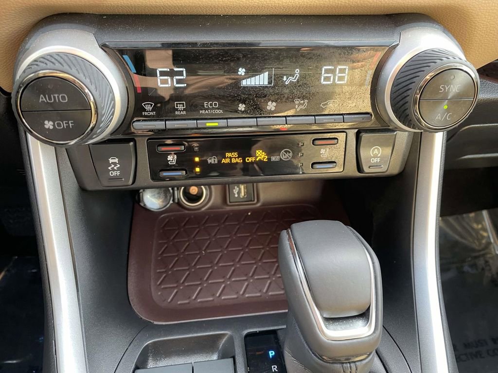 Used 2024 Toyota RAV4 Limited image 41