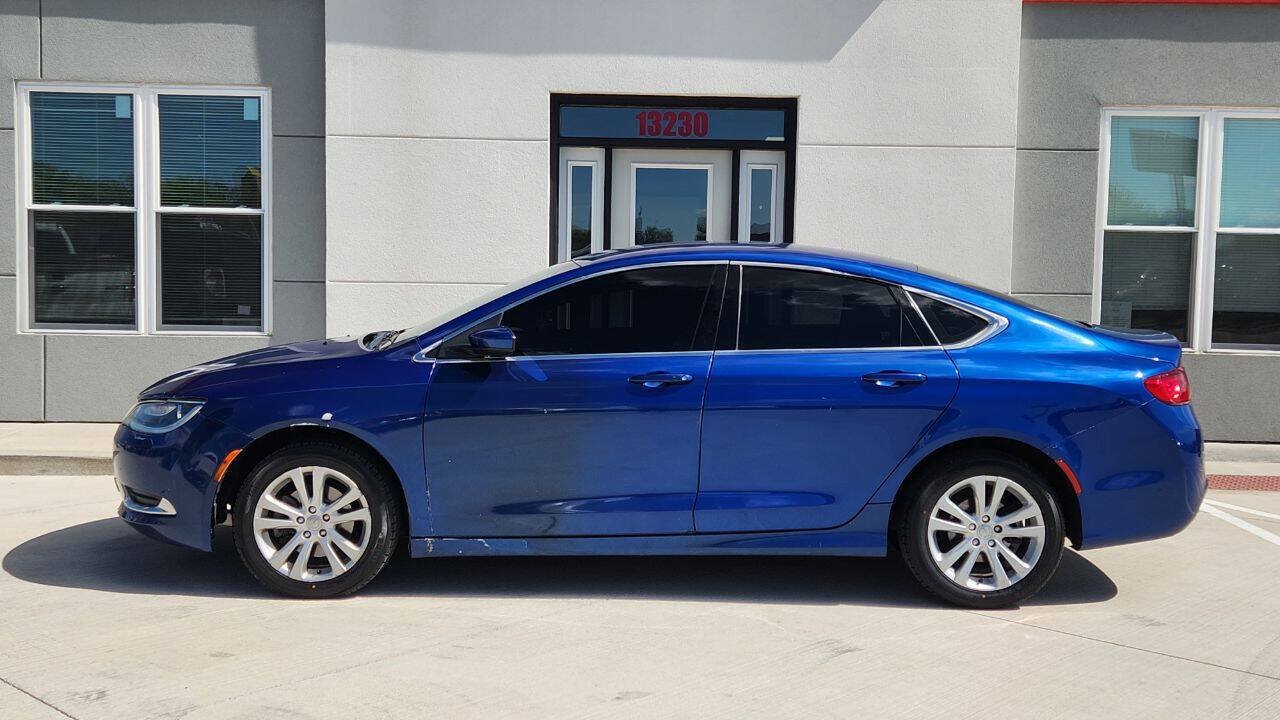 Used 2016 Chrysler 200 Limited FWD image 3