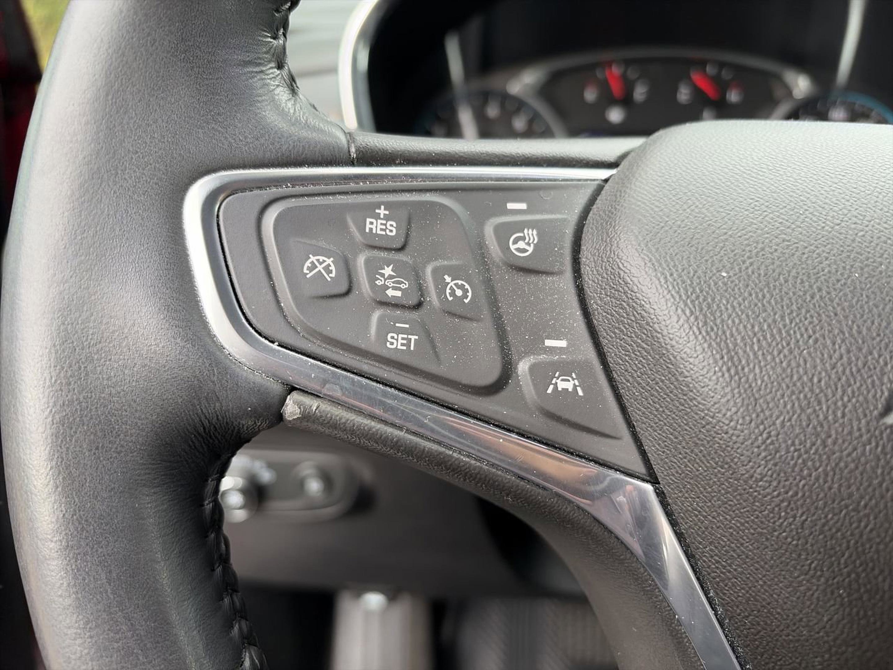 Used 2018 Chevrolet Equinox Premier image 13