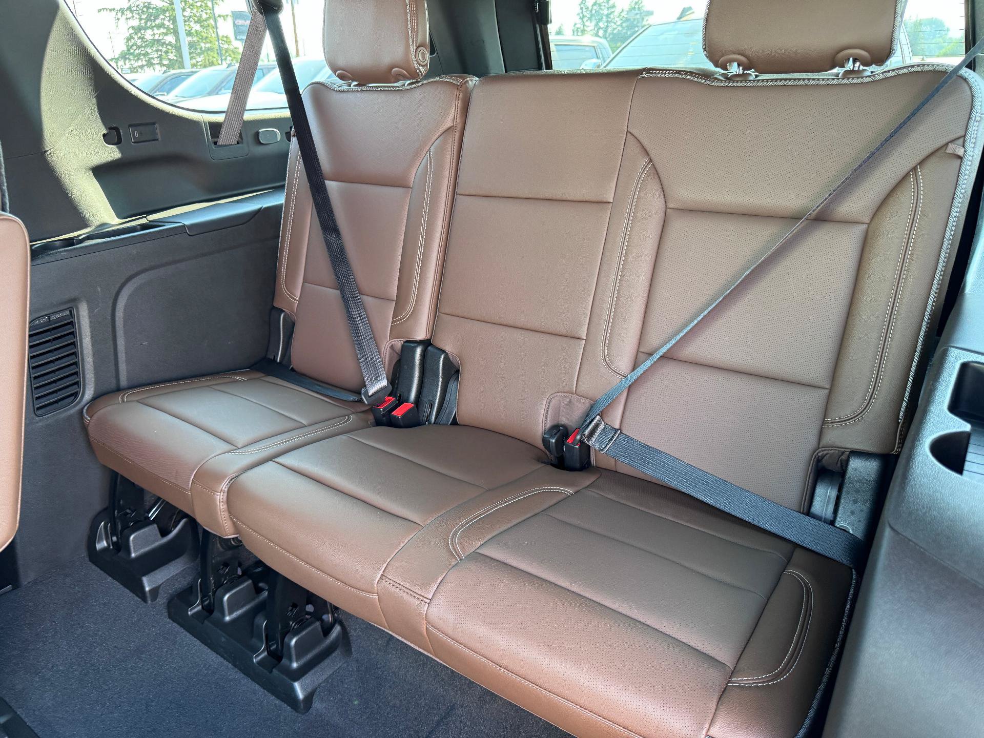Used 2021 Chevrolet Suburban High Country AWD/4WD image 17