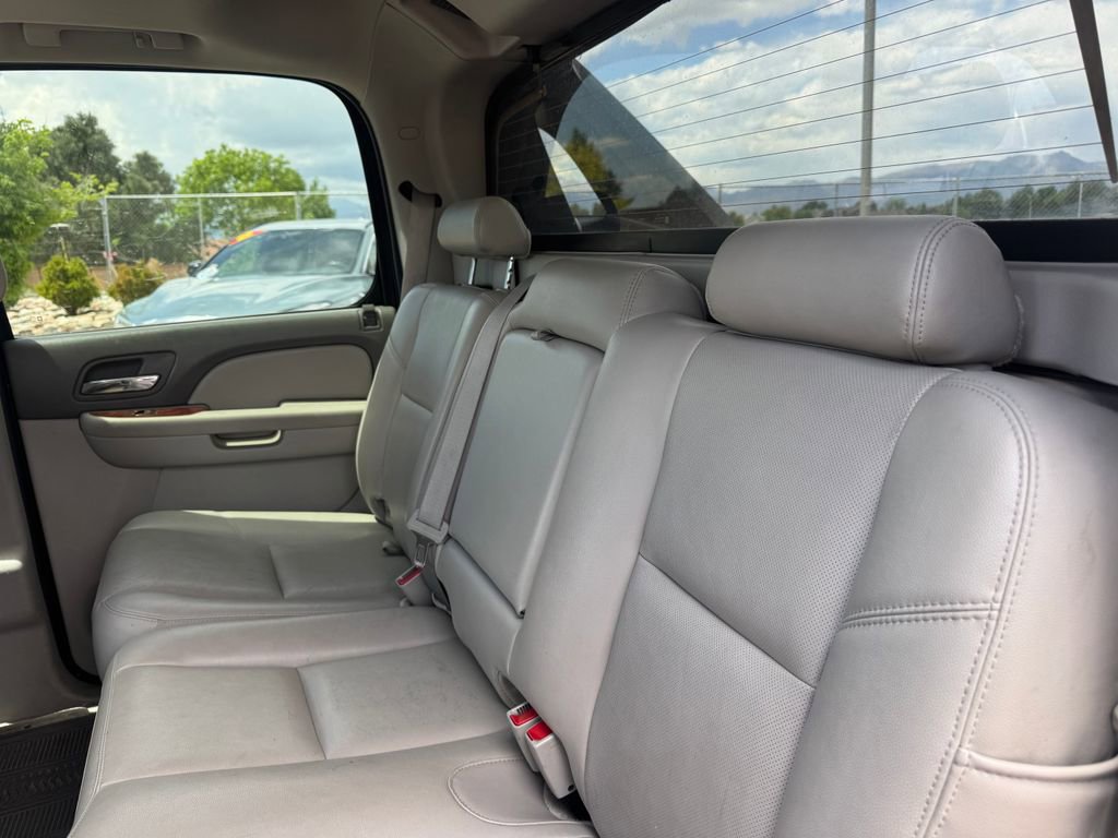 Used 2011 Chevrolet Avalanche LTZ AWD/4WD image 8