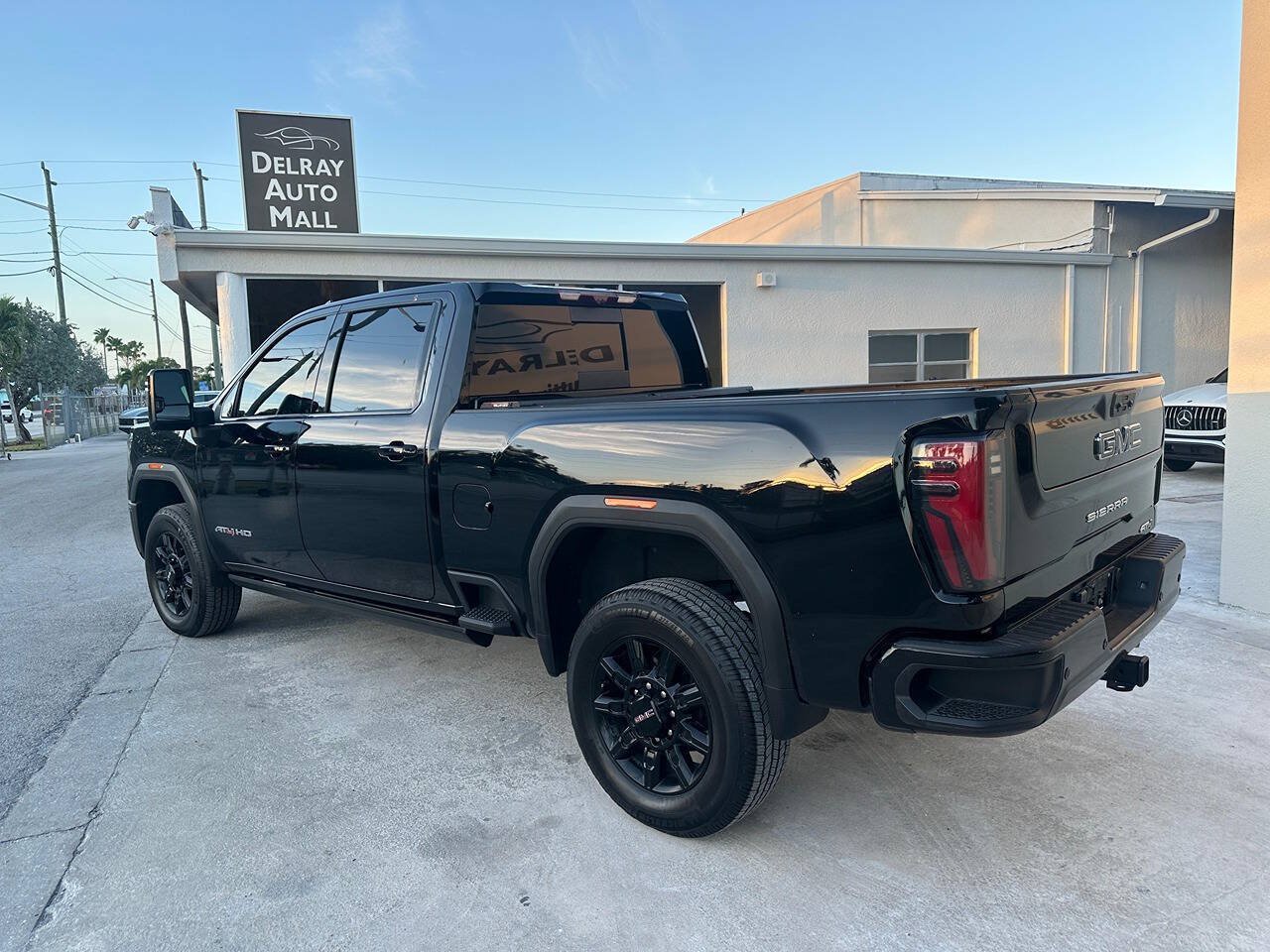 Used 2024 GMC Sierra 2500 AT4 w/ AT4 Premium Plus Package AWD/4WD image 7