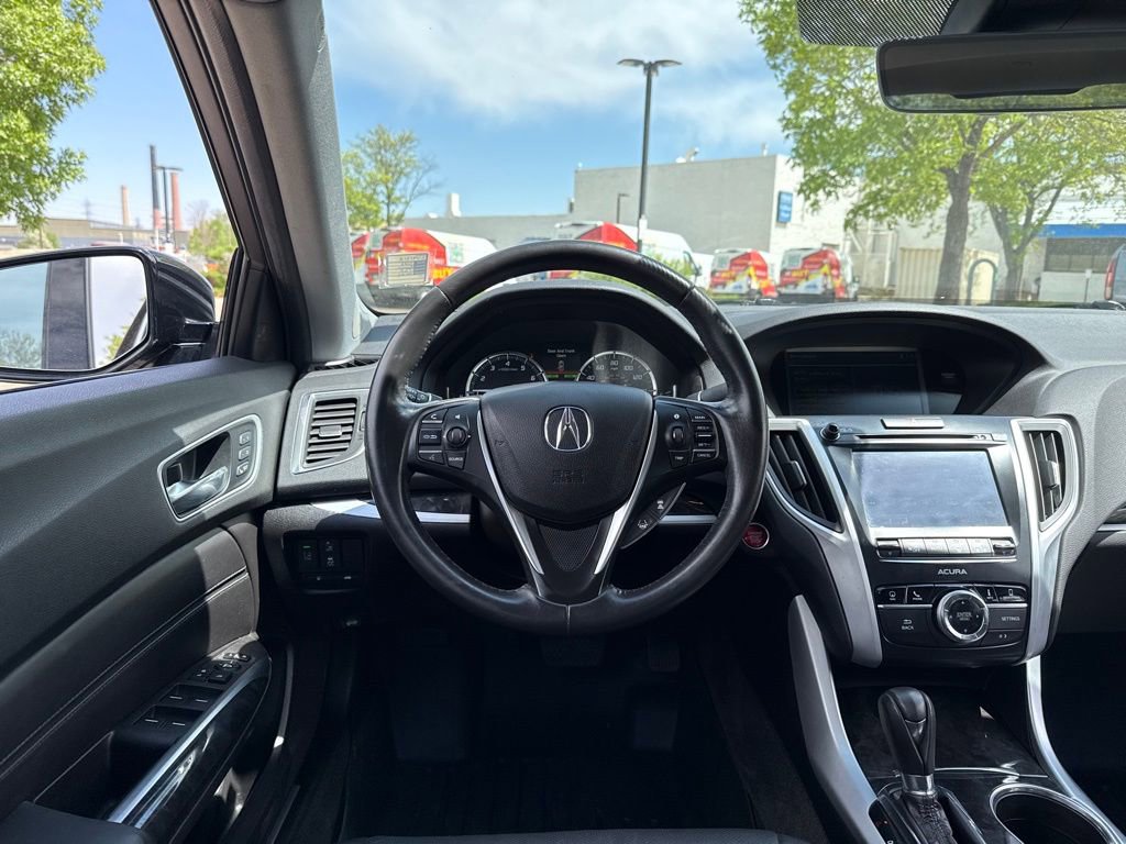 Used 2018 Acura TLX w/ Technology Package FWD image 2
