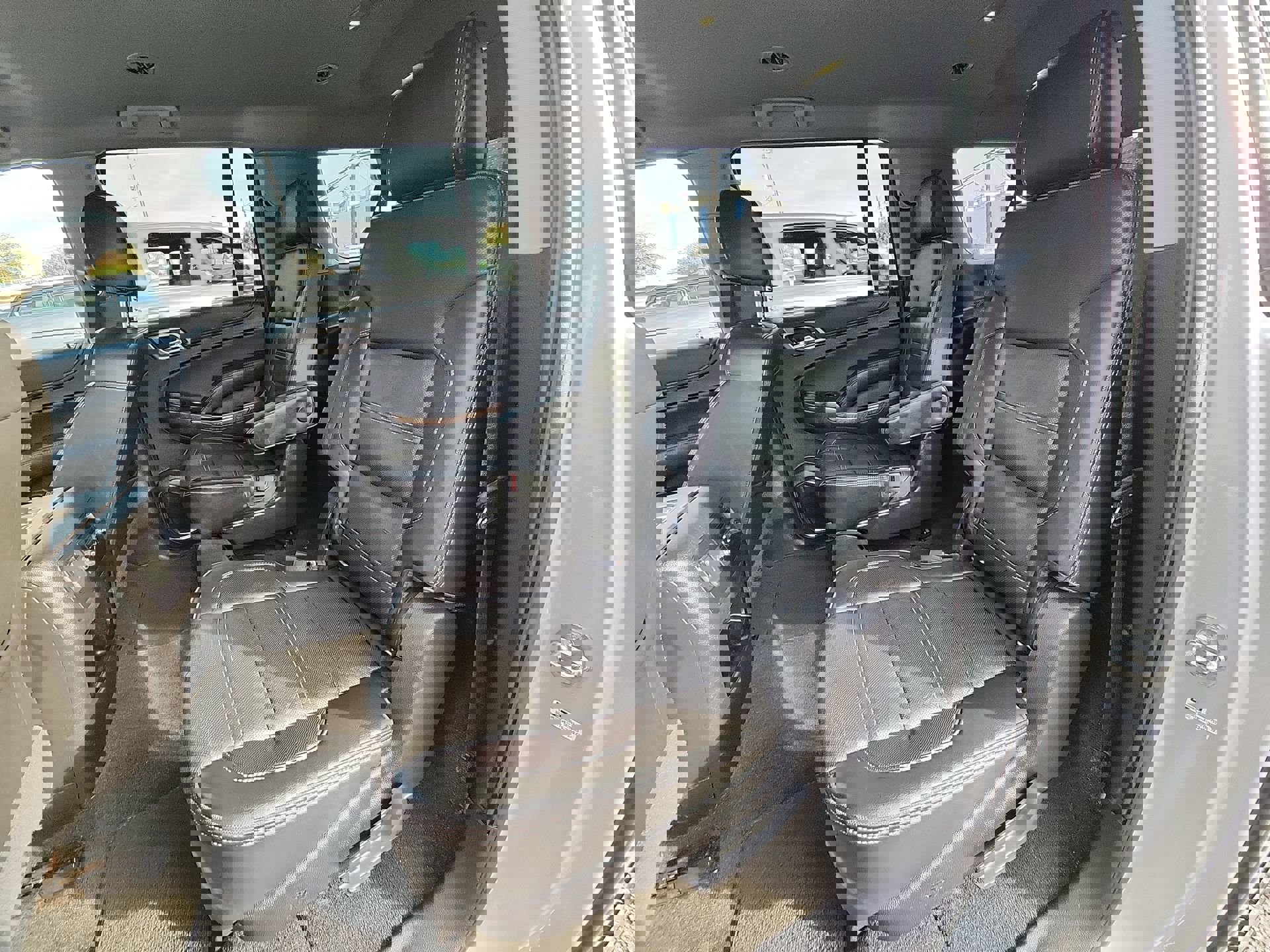 Used 2018 GMC Yukon XL Denali image 24