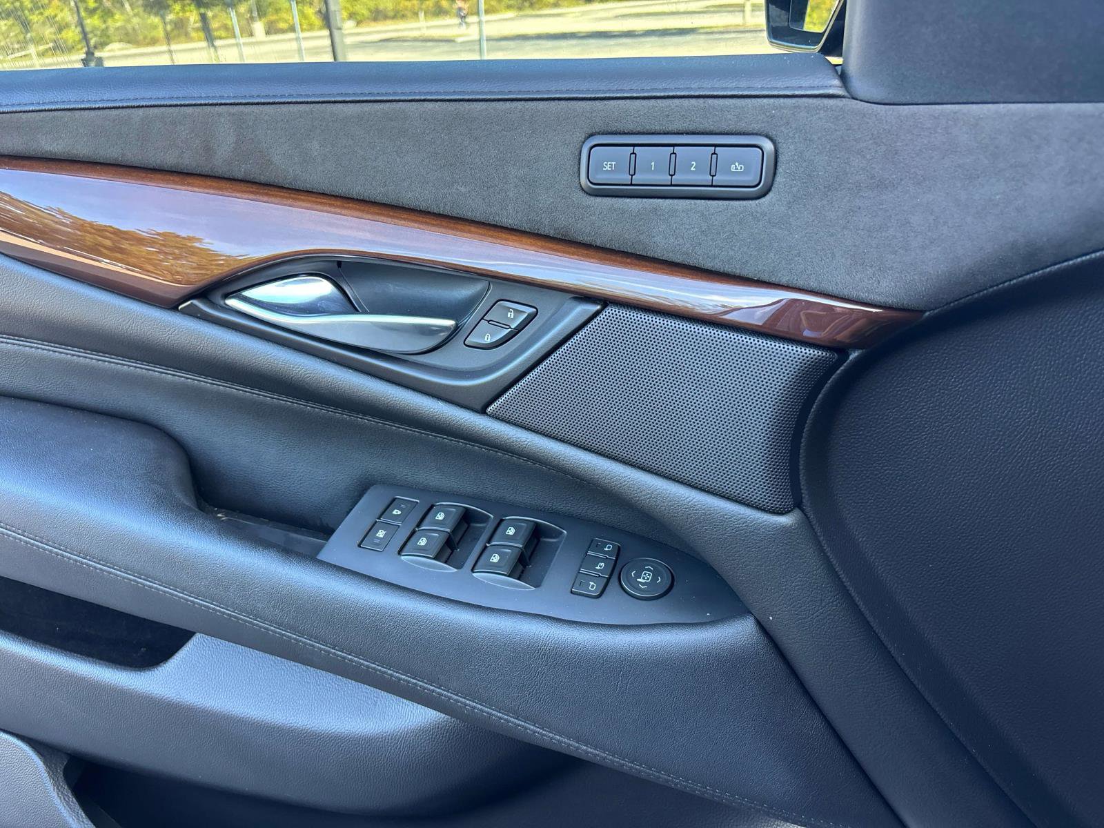 Used 2020 Cadillac Escalade ESV Luxury image 18