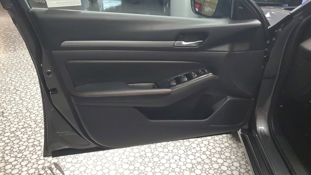 Used 2024 Nissan Altima 2.5 SR FWD image 20