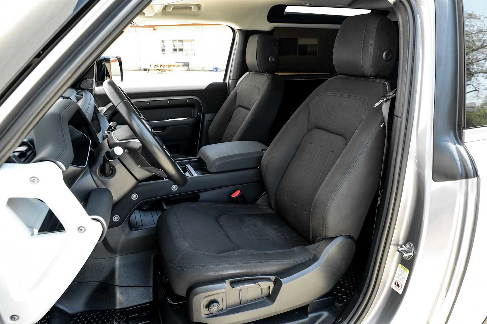 Used 2022 Land Rover Defender 90 image 30