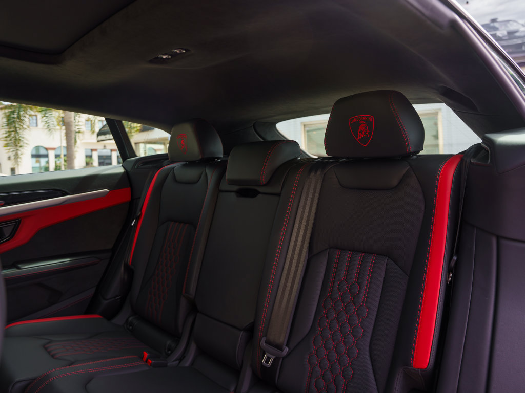 Used 2025 Lamborghini Urus SE AWD/4WD image 6