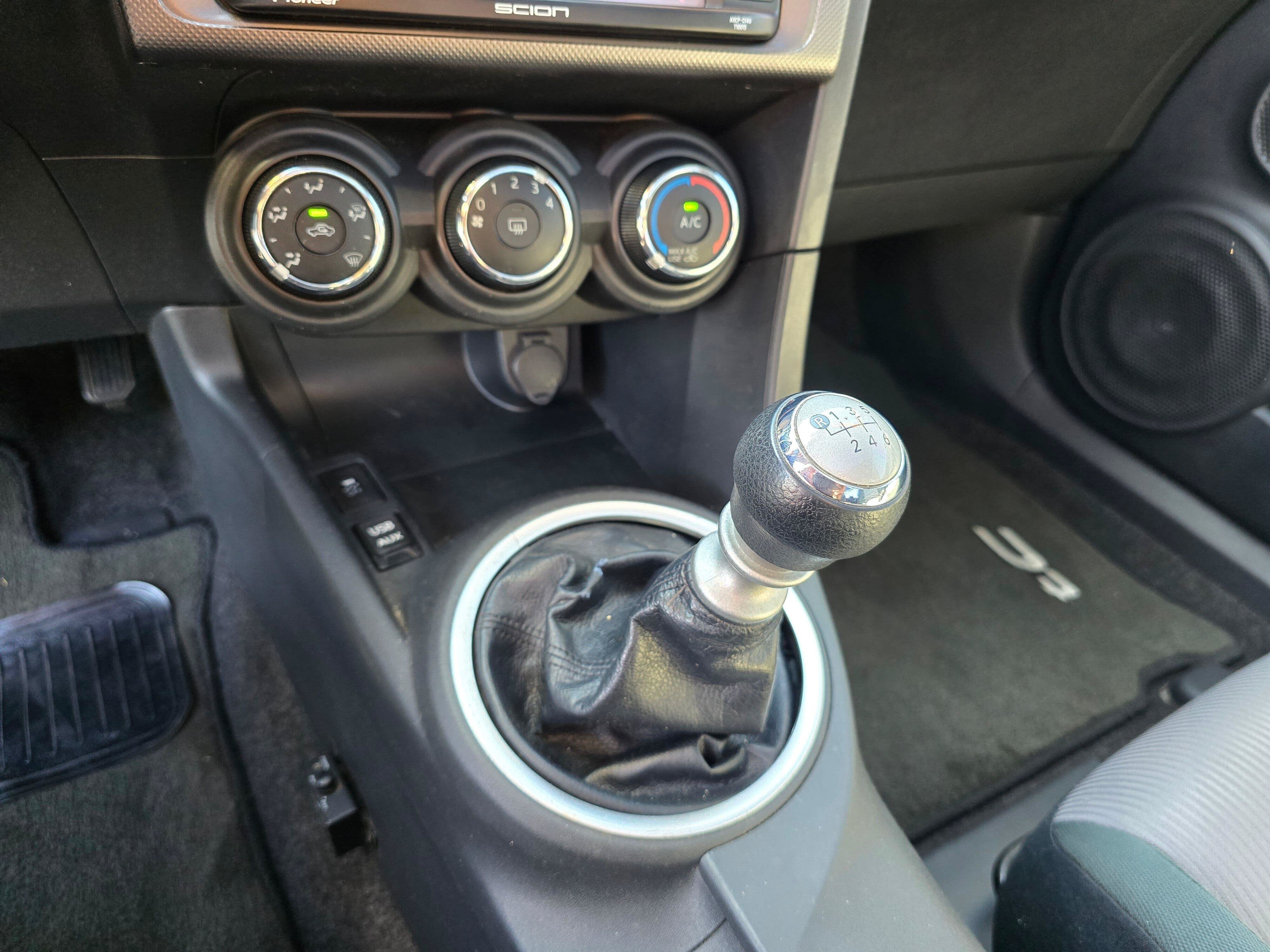 Used 2015 Scion tC FWD image 25