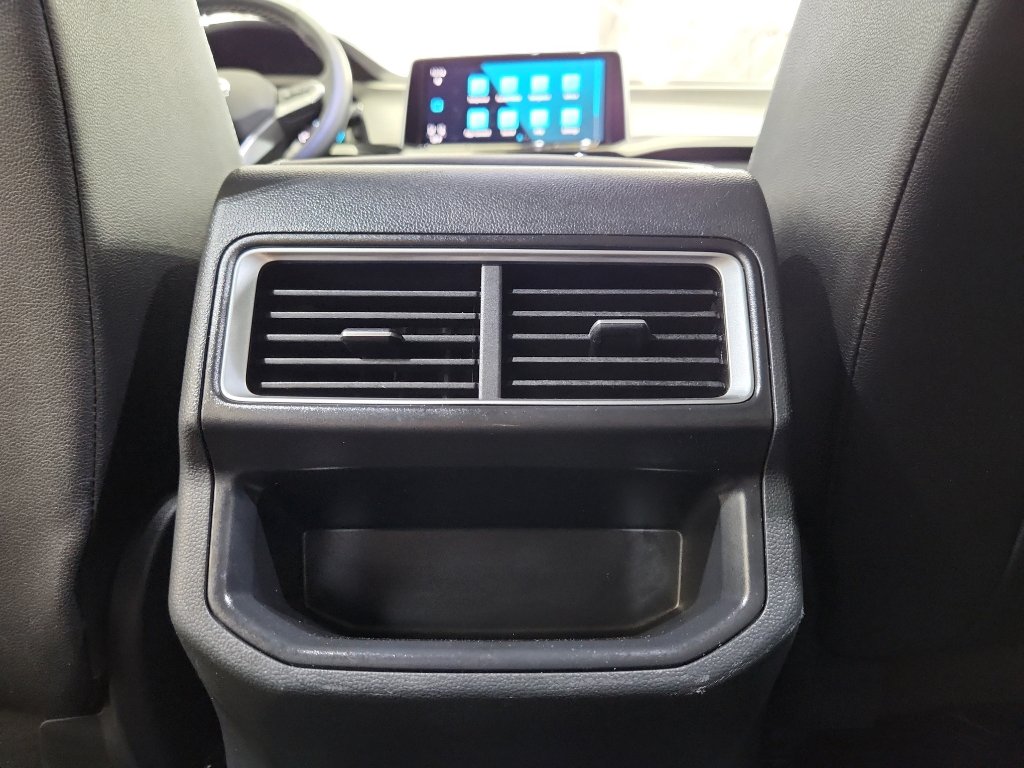 Certified 2025 Volkswagen Atlas Cross Sport SE FWD image 31