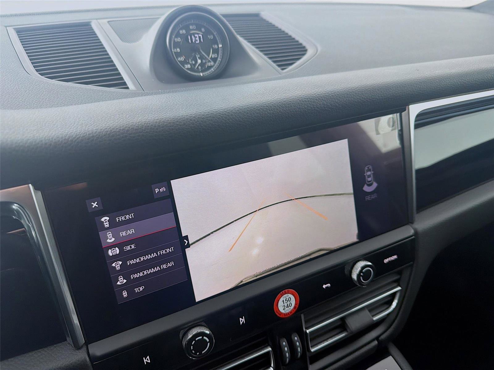 Certified 2023 Porsche Macan AWD/4WD image 17