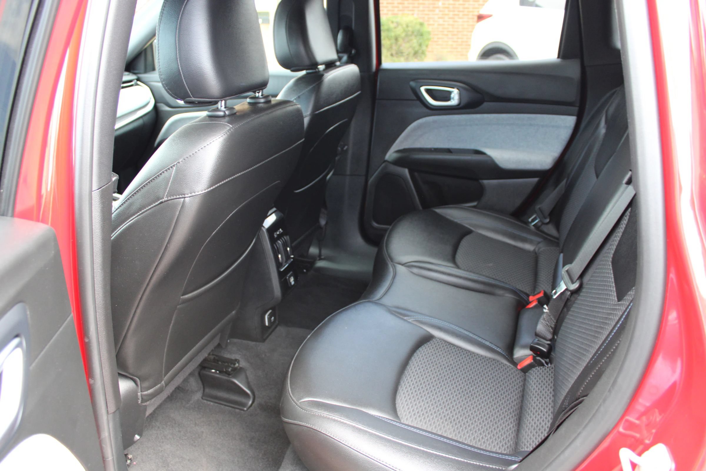 Used 2024 Jeep Compass Latitude AWD/4WD image 19