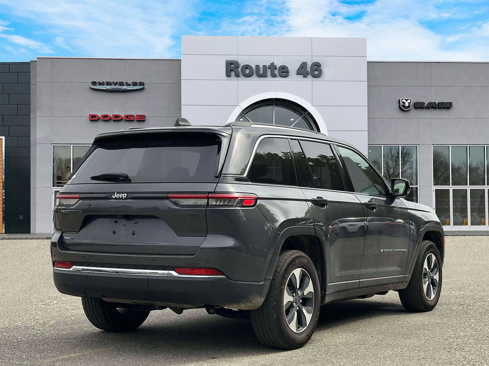 Used 2023 Jeep Grand Cherokee 4WD 4xe image 5