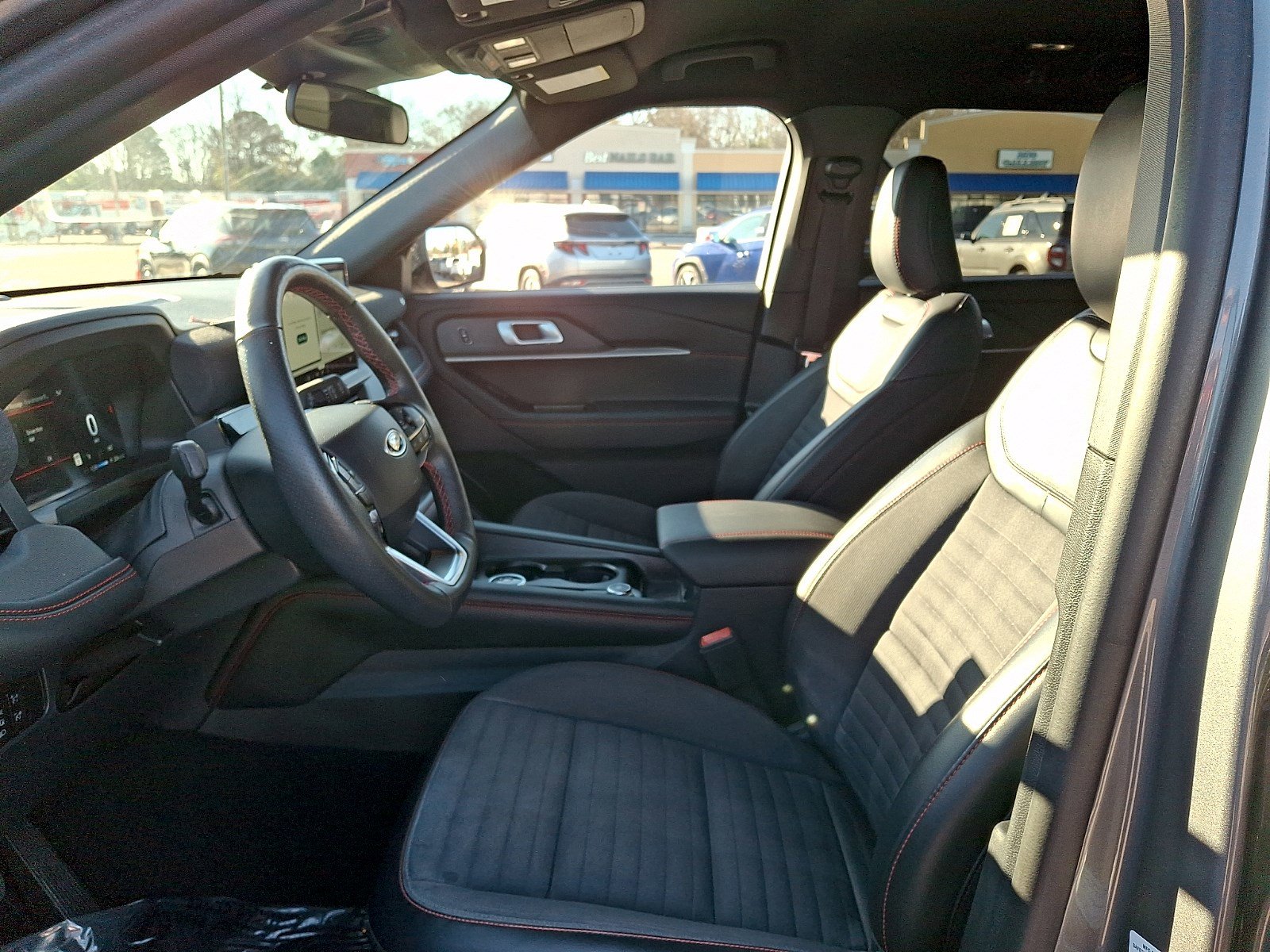 Certified 2025 Ford Explorer ST-Line w/ ST-Line Street Pack image 12