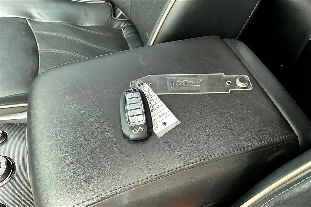 Used 2019 INFINITI QX60 Luxe w/ Essential Package image 11