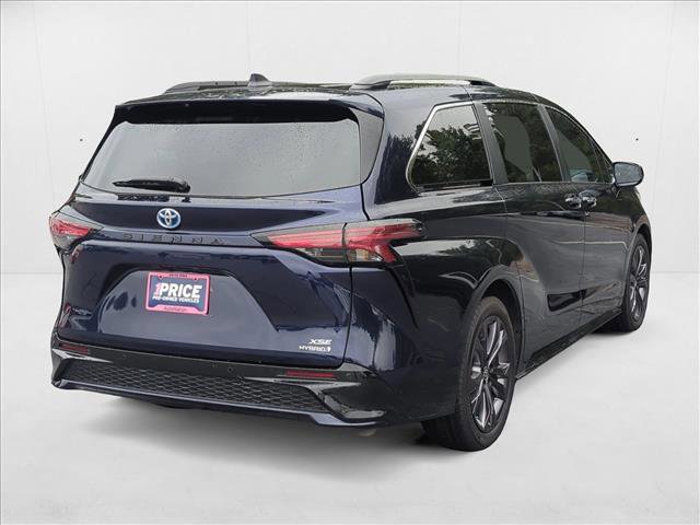 Certified 2022 Toyota Sienna XSE image 5