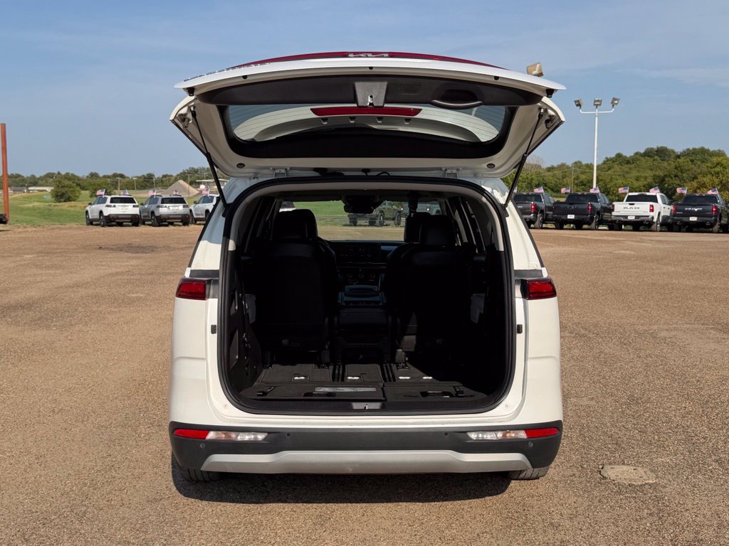 Used 2022 Kia Carnival LX FWD image 18