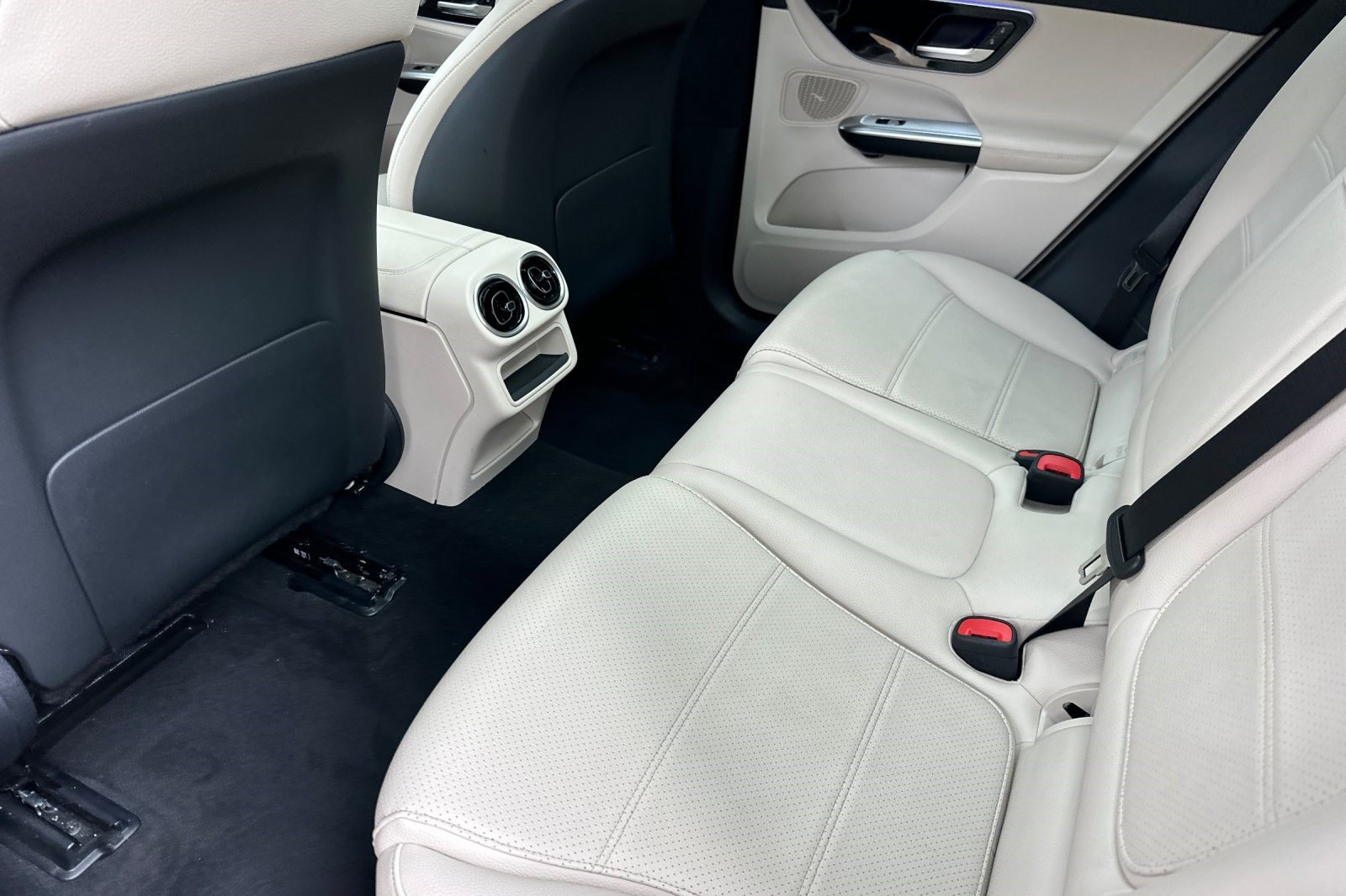 Certified 2025 Mercedes-Benz GLC 350e 4MATIC image 31