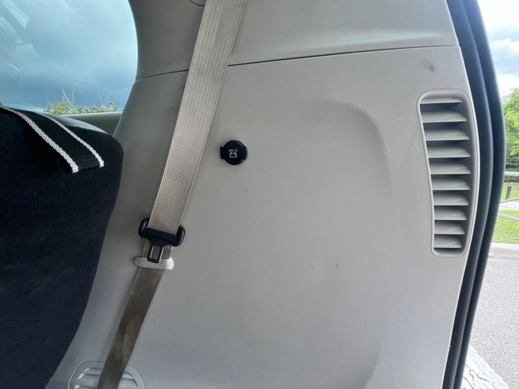 Used 2023 Chrysler Pacifica Touring-L FWD image 32