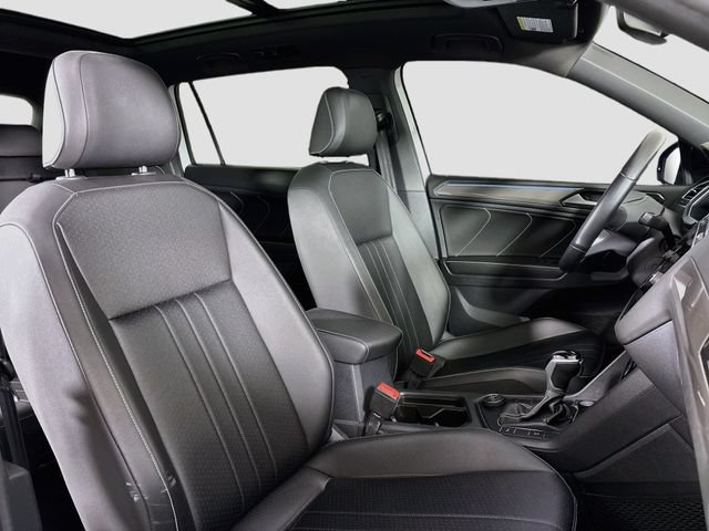 Certified 2023 Volkswagen Tiguan SE R-Line AWD/4WD image 32