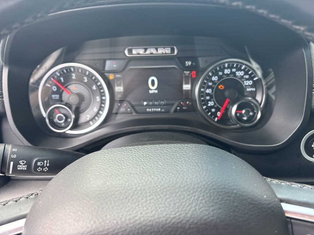 Used 2019 RAM 1500 Laramie AWD/4WD image 11