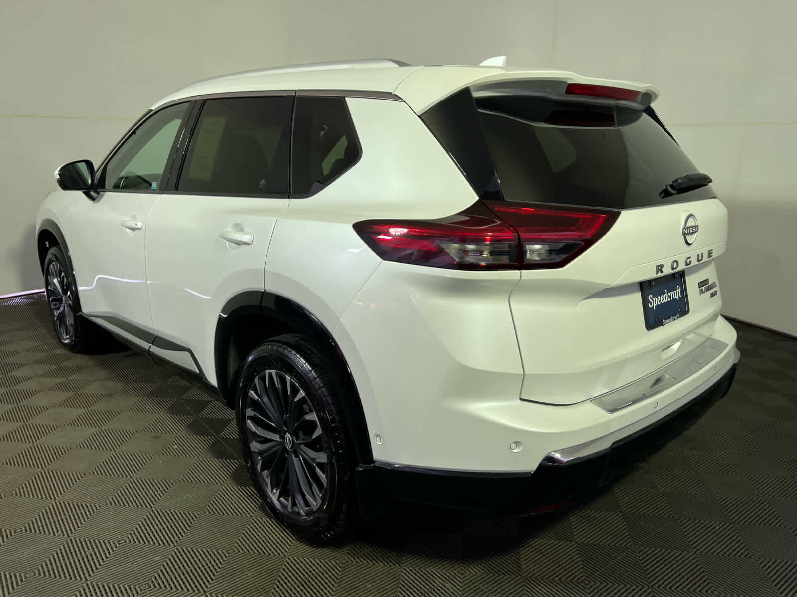 Certified 2024 Nissan Rogue Platinum w/ Platinum Premium Package image 5