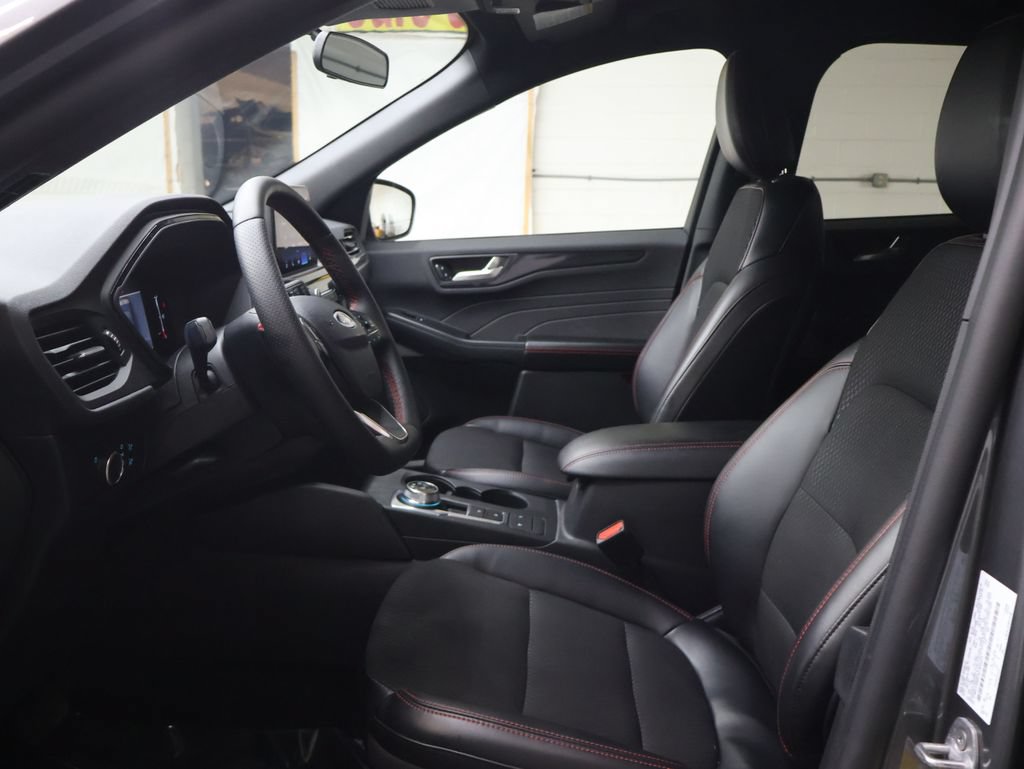 Used 2025 Ford Escape ST-Line w/ Cold Weather Package AWD/4WD image 16