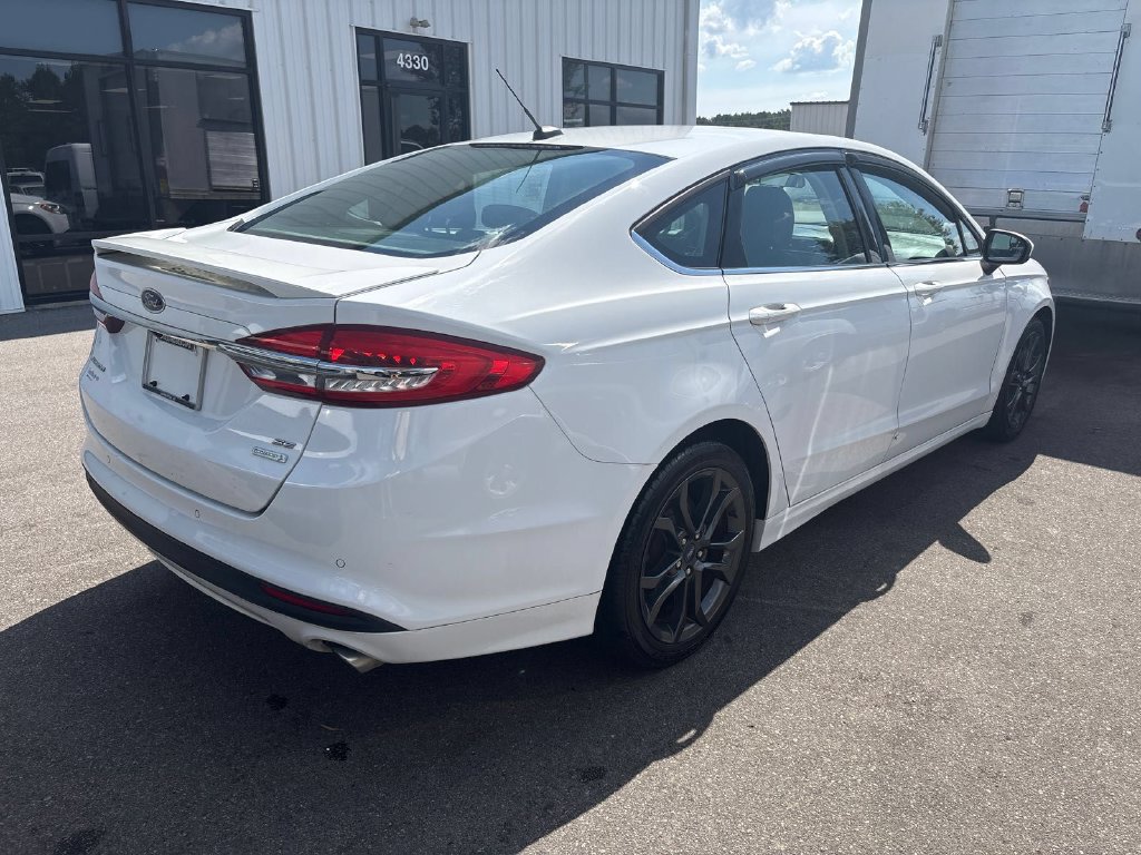Used 2018 Ford Fusion SE w/ Equipment Group 201A FWD image 8