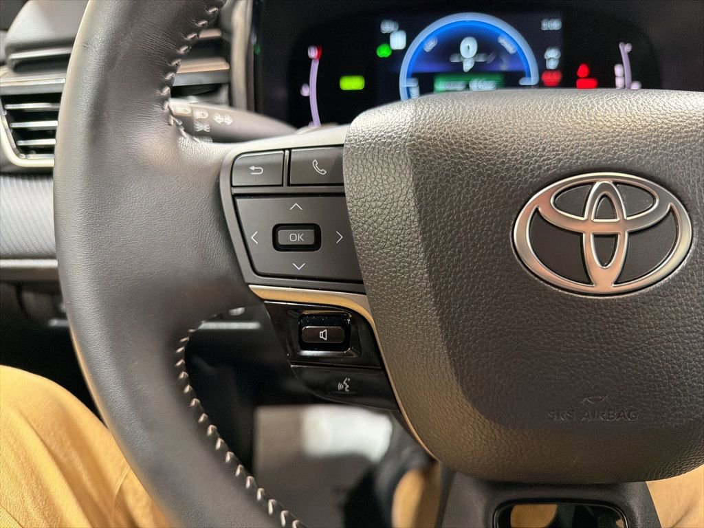 Used 2025 Toyota Camry SE image 26