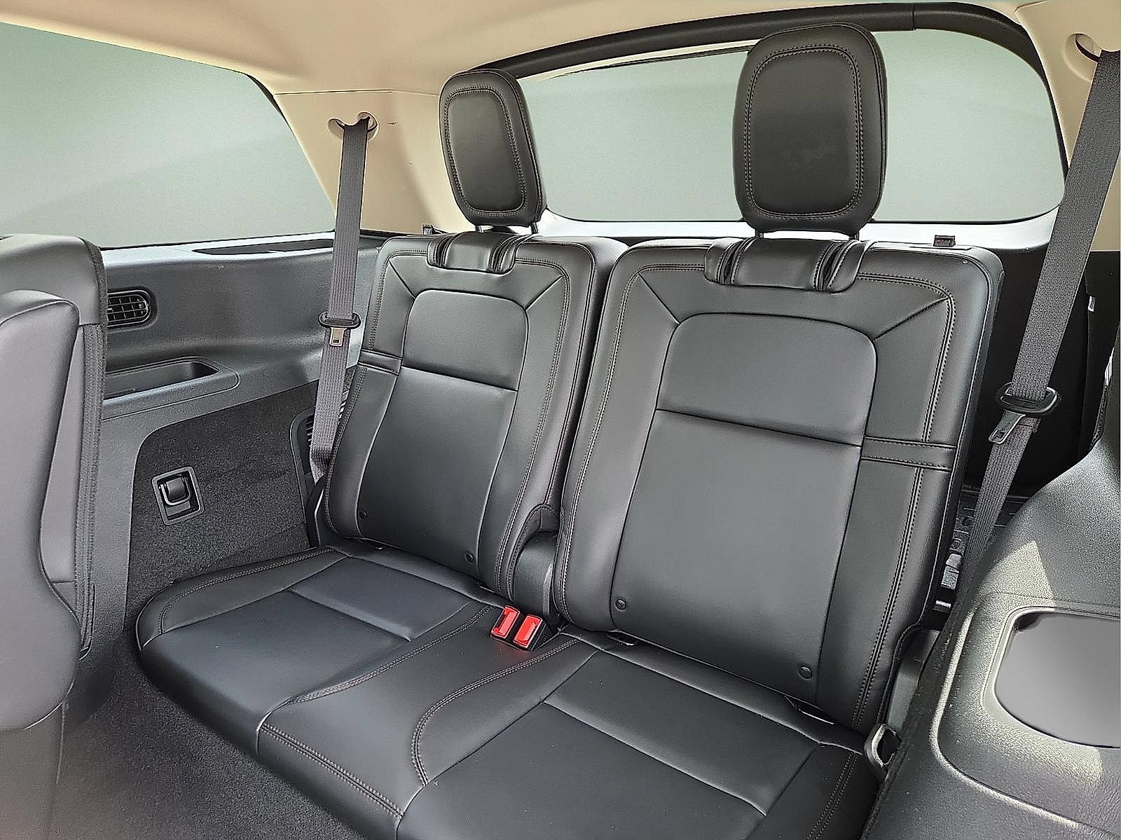 Used 2023 Lincoln Aviator Reserve w/ Elements Package Plus AWD/4WD image 10