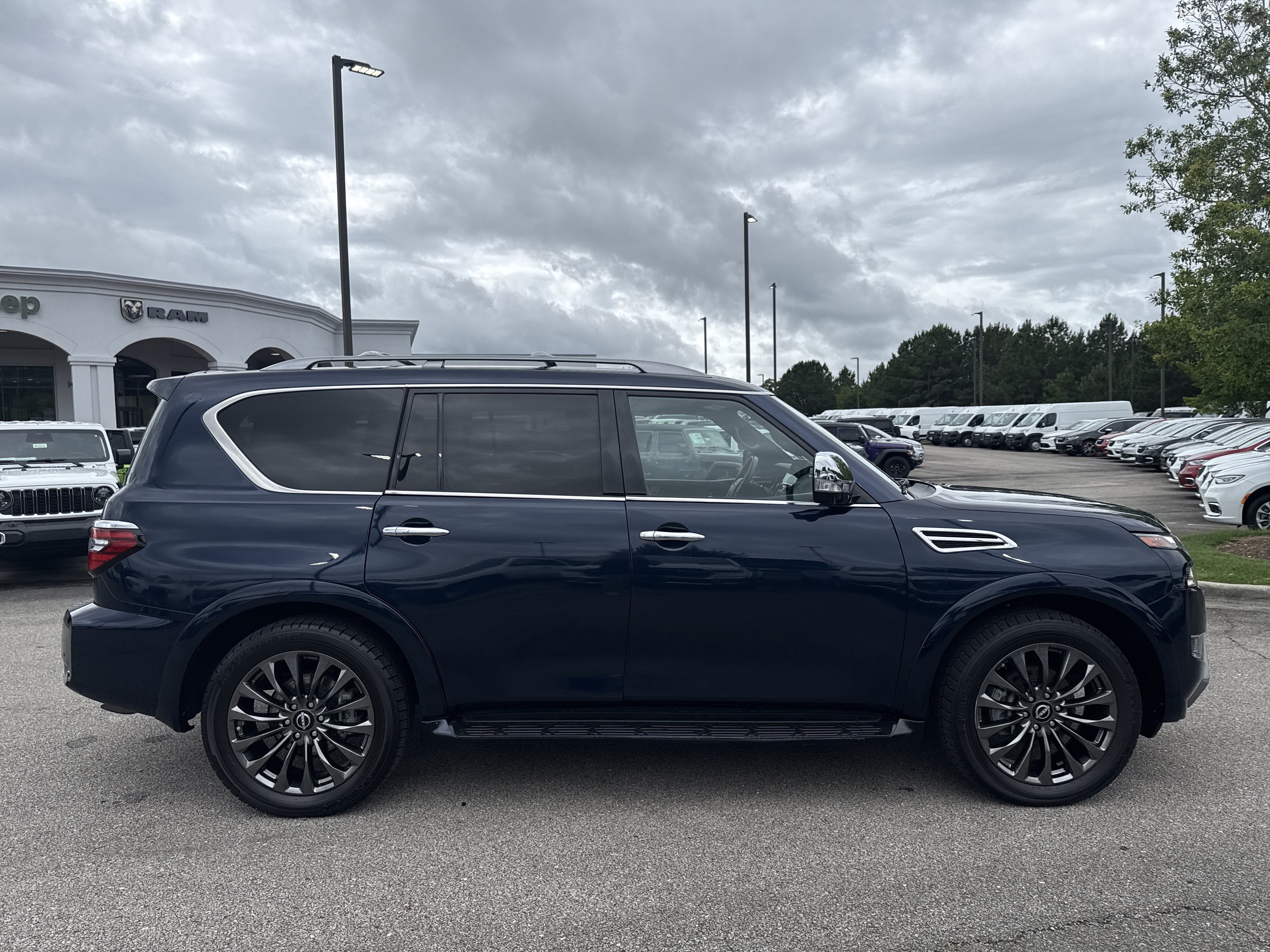 Used 2023 Nissan Armada Platinum w/ Captain's Chairs Package AWD/4WD image 8